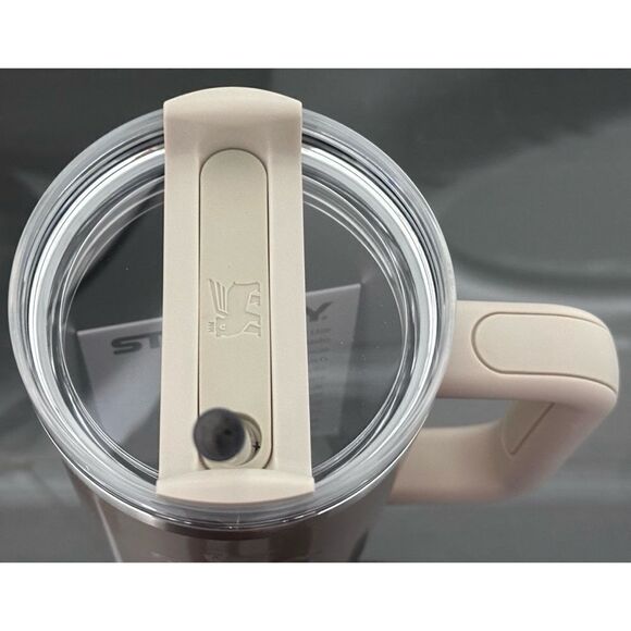 Stanley X e.l.f. Quencher H2.0 FlowState Tumbler 40oz, HONEY TALKS - Picture 3 of 4